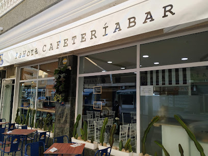 Cafetería Bar La Hora - C. Sant Bartomeu, 68, 03560 El Campello, Alicante, Spain
