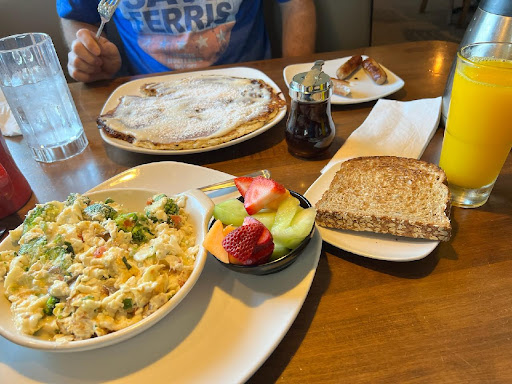 Family Restaurant «Colonial Cafe - St Charles East», reviews and photos, 1625 E Main St, St Charles, IL 60174, USA