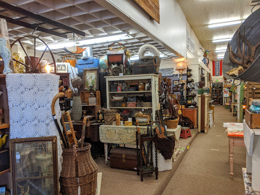 Antique Store «M & M Antiques & Collectibles», reviews and photos, 123 N Lewis St, Monroe, WA 98272, USA