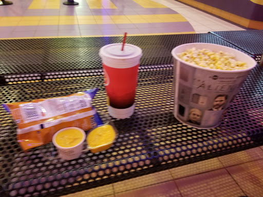 Movie Theater «Regal Cinemas Southland Mall 16», reviews and photos, 20505 S Dixie Hwy, Cutler Bay, FL 33189, USA