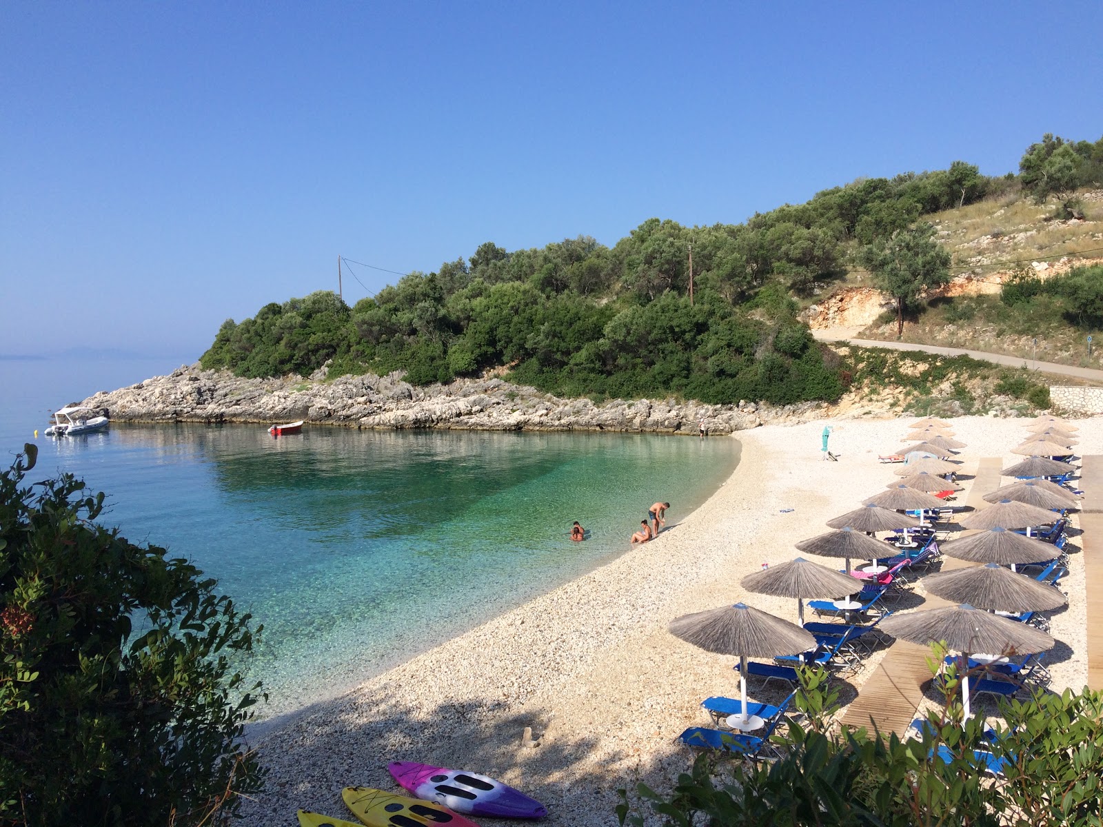 Photo de Plage d'Ammoussa avec petite baie