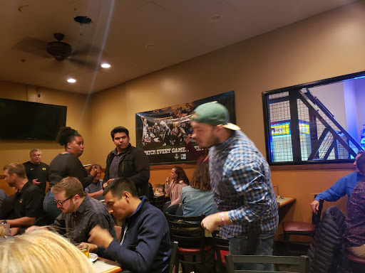 Pizza Restaurant «Round Table Pizza», reviews and photos, 1180 El Camino Ave #116, Corona, CA 92879, USA