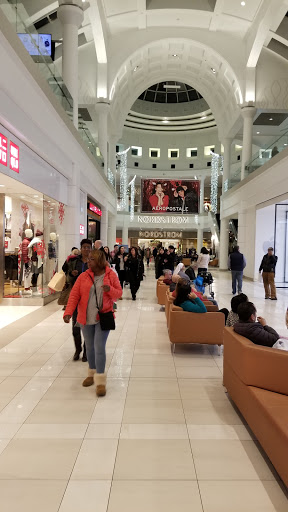 Shopping Mall «Menlo Park Mall», reviews and photos, 55 Parsonage Rd, Edison, NJ 08837, USA