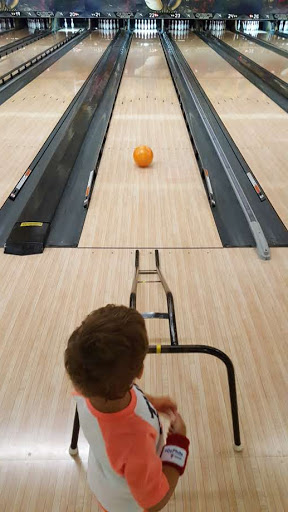 Bowling Alley «Ten Pin Strike & Spare Family Fun Center», reviews and photos, 200 Ten Pin Ln, Louisville, KY 40207, USA