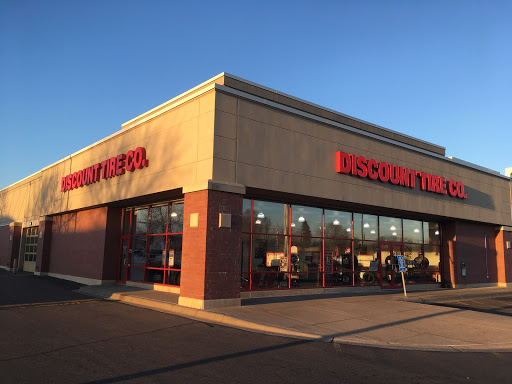 Discount Tire Store - Saint Paul, MN, 1350 University Ave W, St Paul, MN 55104, USA, 