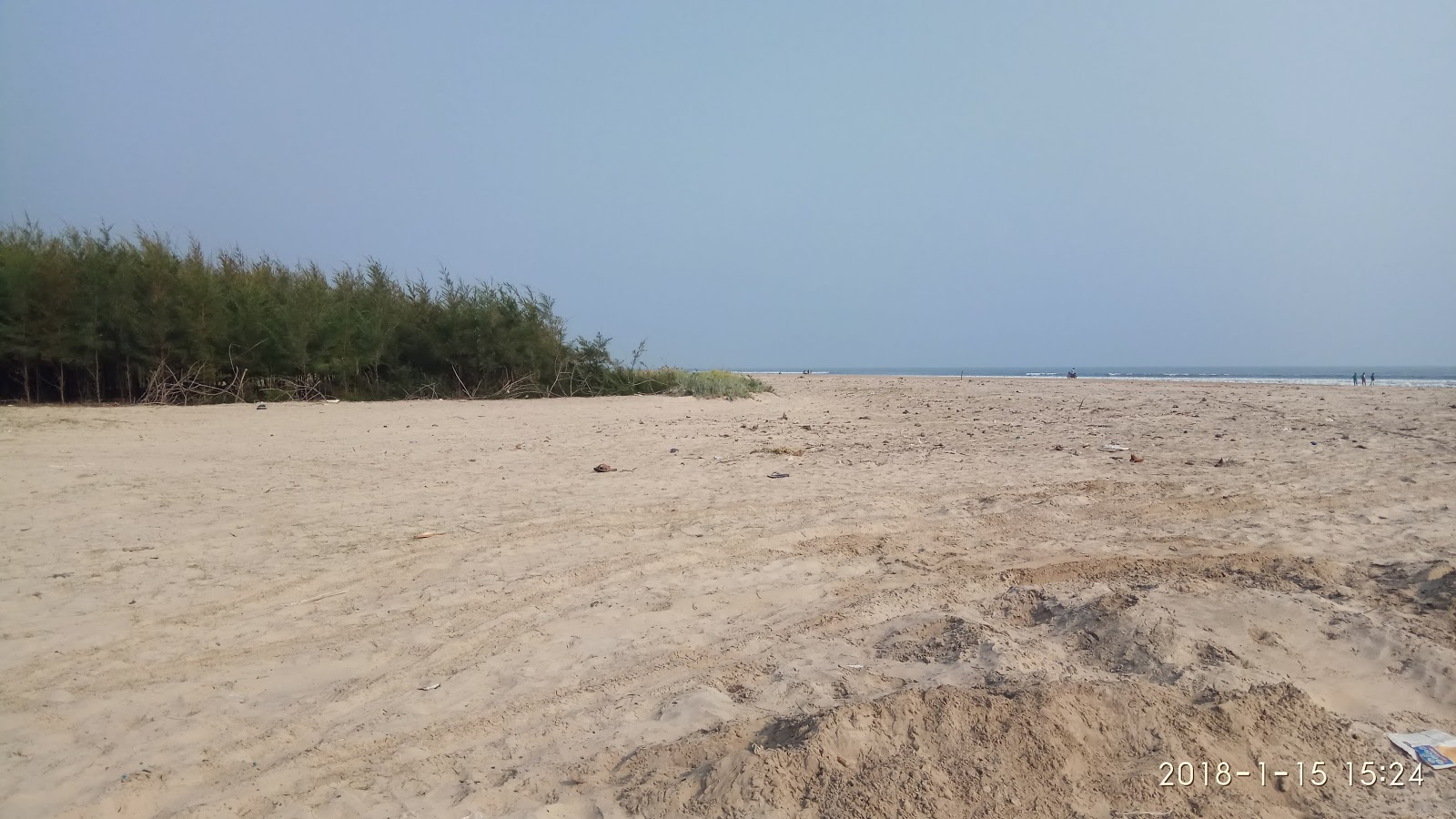 Φωτογραφία του Gollapalem Beach, Krishna District με καθαρό νερό επιφάνεια