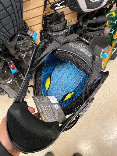 Sporting Goods Store «Oregon City Sporting Goods Inc», reviews and photos, 1010 Main St, Oregon City, OR 97045, USA