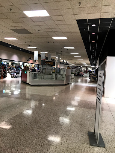 Shopping Mall «Sun-Vet Mall», reviews and photos, 5801 Sunrise Hwy, Holbrook, NY 11741, USA