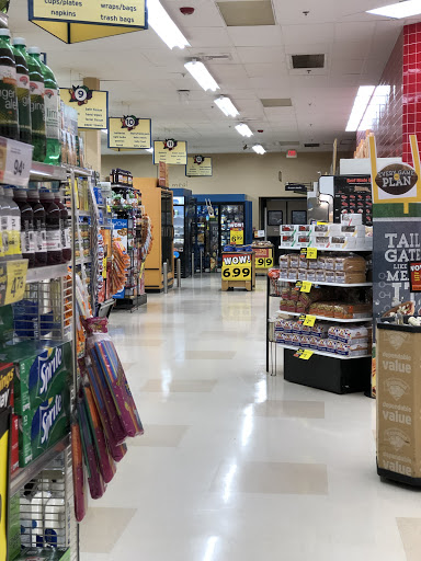 Grocery Store «Hannaford Supermarket», reviews and photos, 333 Brook St, Clinton, MA 01510, USA