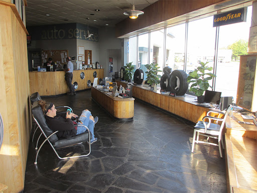 Tire Shop «Settle Tire Co. Tire Pros», reviews and photos, 824 Preston Ave, Charlottesville, VA 22903, USA