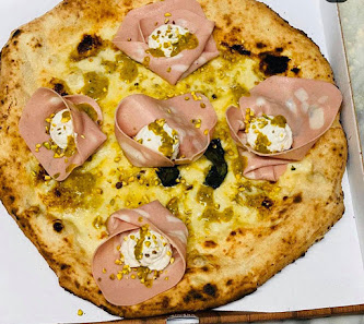 Pizzeria L'Oro di Napoli Via Camillo Benso Conte di Cavour, 35, 81030 Orta di Atella CE, Italia