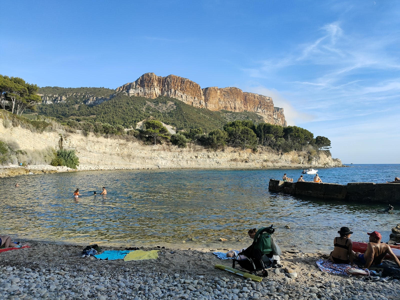 Plage du Corton'in fotoğrafı küçük koy ile birlikte