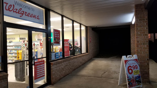 Shopping Mall «Montgomery Shopping Center», reviews and photos, 1325 US-206, Skillman, NJ 08558, USA