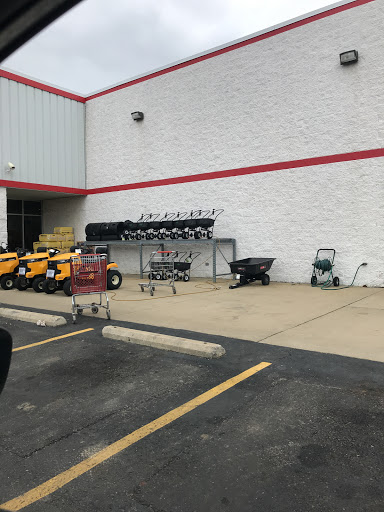 Home Improvement Store «Tractor Supply Co.», reviews and photos, 1714 N Main St, Shelbyville, TN 37160, USA