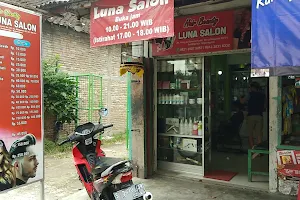 Luna Salon image
