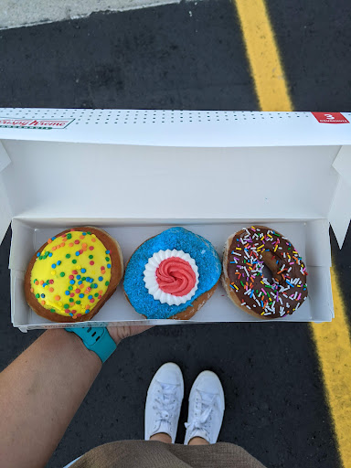 Bakery «Krispy Kreme Doughnuts», reviews and photos, 208 W 14 Mile Rd, Troy, MI 48083, USA