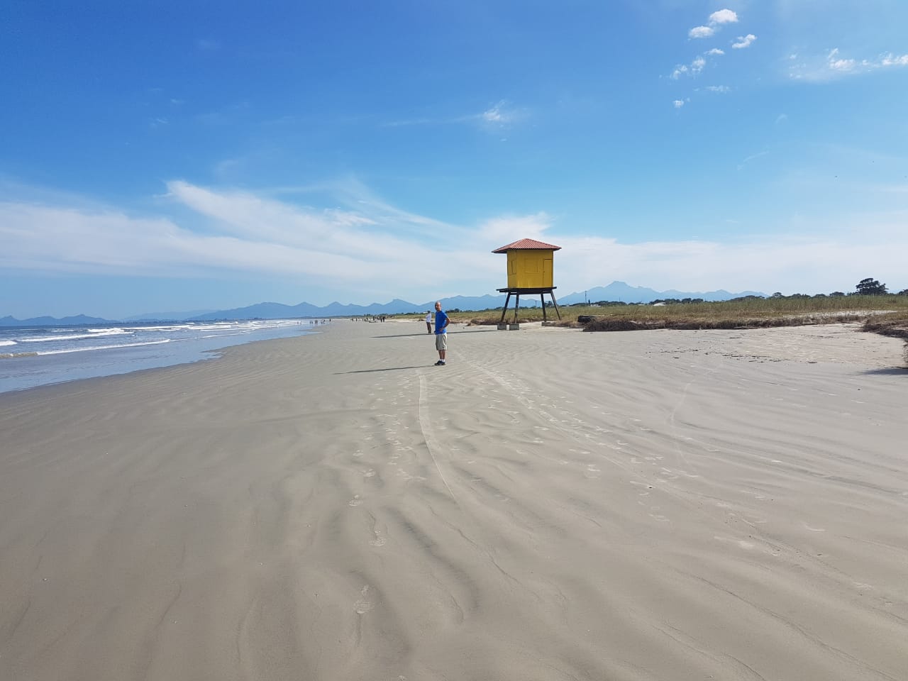 Foto de Praia de Pontal do Sul localizado em área natural