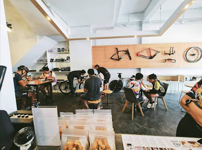 Yen-Yen Bike Cafe &​ Service