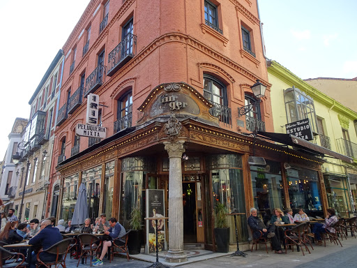 Información y opiniones sobre Iris de León