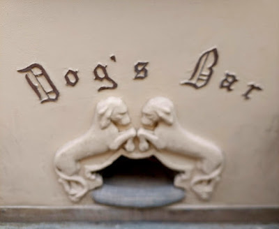 Dog's bar à Paris