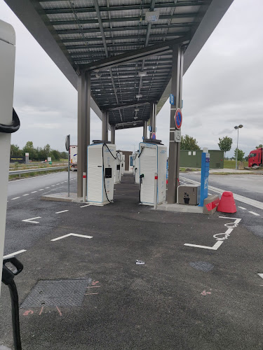 Borne de recharge de véhicules électriques TotalEnergies Station de recharge Burnhaupt-le-Bas