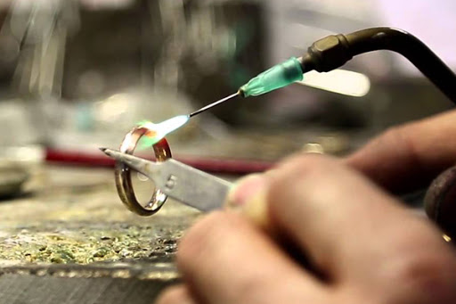 Jewelry Store «Jewelry Design Gallery», reviews and photos, 357 U.S. Route 9 South, Towne Pointe Shopping Center, Manalapan Township, NJ 07726, USA