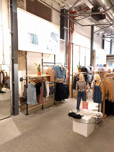 Stores to buy women's jeans Amsterdam