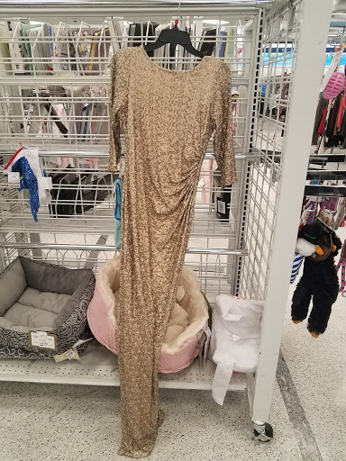 Shopping Mall «Powell Street Plaza Shopping Center», reviews and photos, 5795 Christie Ave, Emeryville, CA 94608, USA