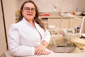 Dra. Karina Frade - Cirurgiã-Dentista image