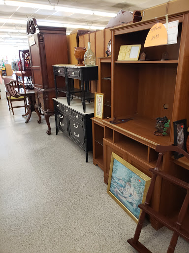 Thrift Store «Gulfside Hospice Thrift Shoppe», reviews and photos, 36524 FL-54, Zephyrhills, FL 33542, USA