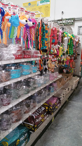 Pet Supply Store «Central Garden & Pet Co», reviews and photos, 13227 Orden Dr, Santa Fe Springs, CA 90670, USA