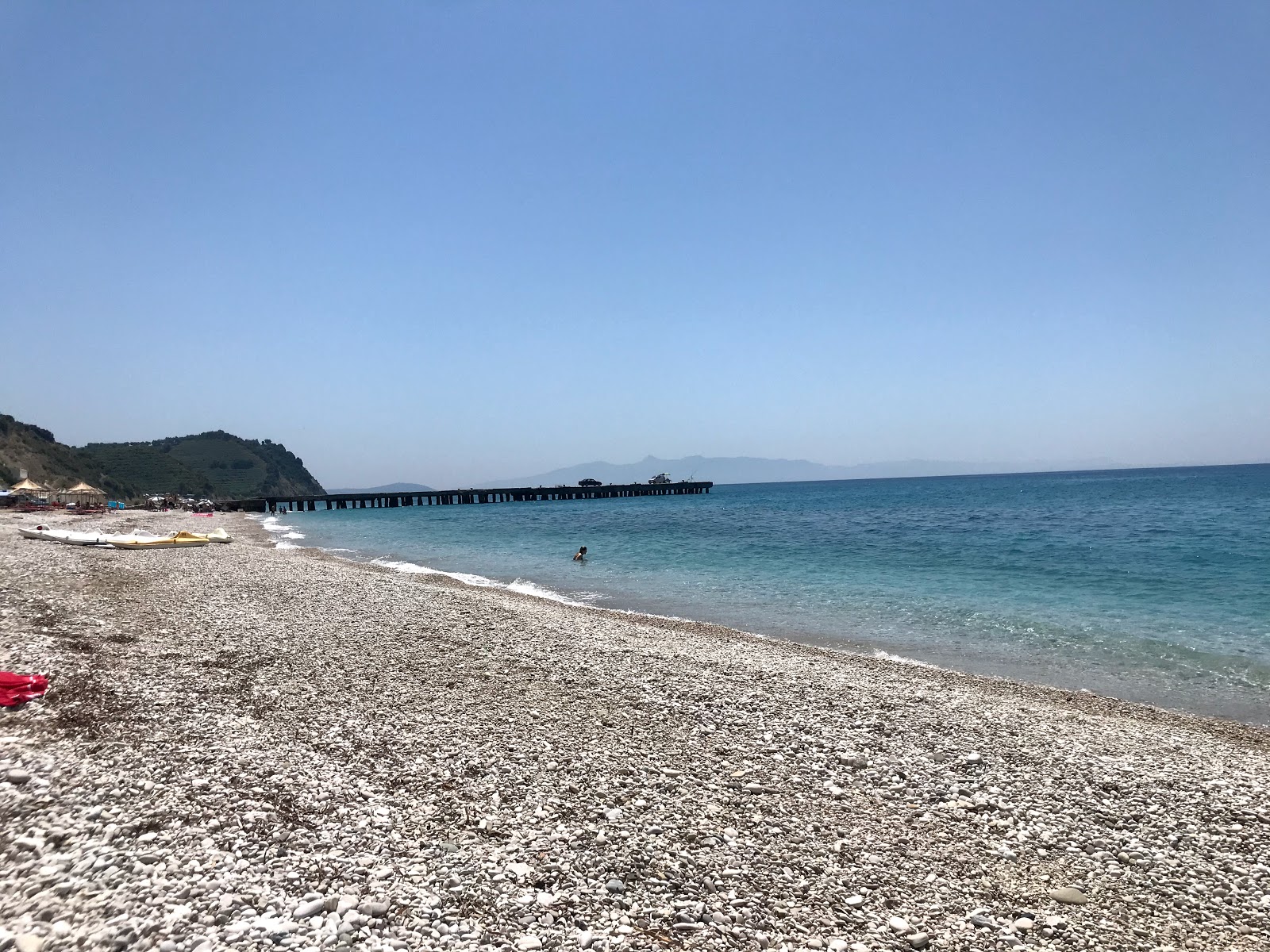 Photo de Plage de Bunec avec un niveau de propreté de partiellement propre