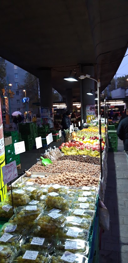 Markt am Maria-Restituta-Platz