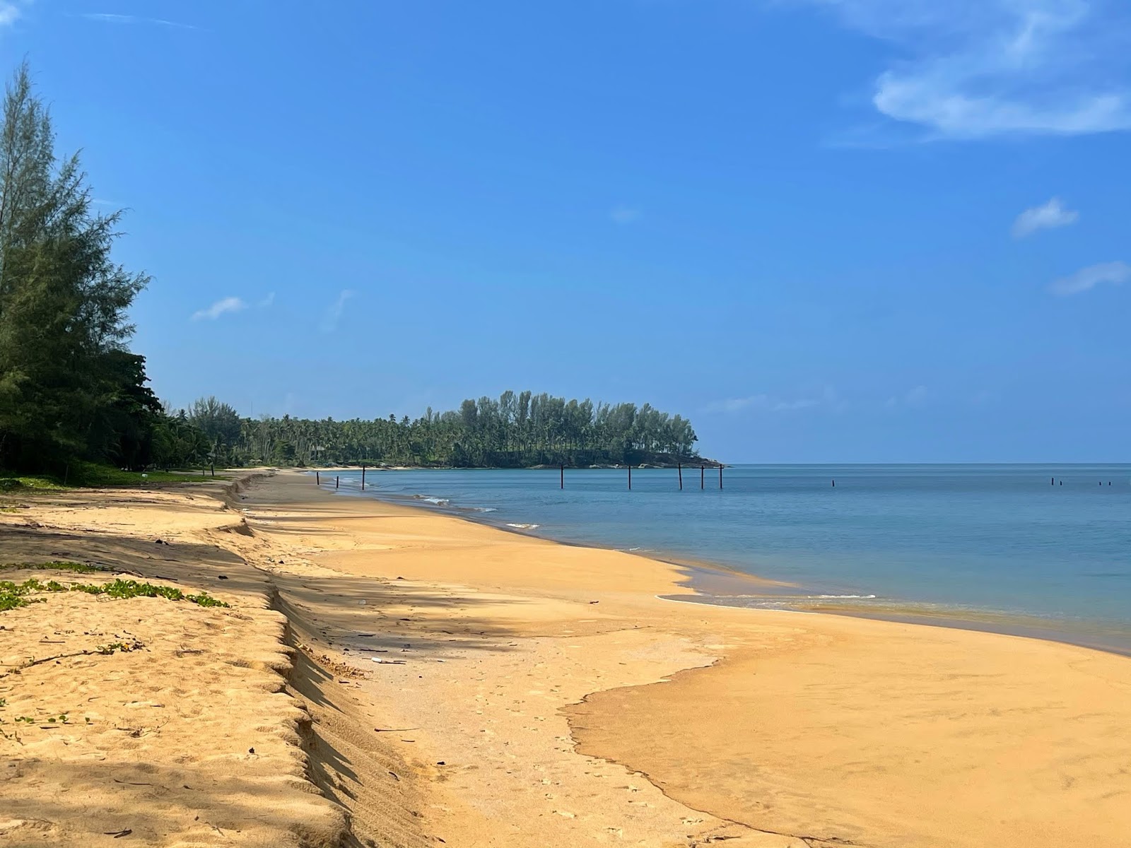 Foto di Khaopilai Beach con parzialmente pulito livello di pulizia