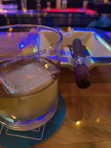 Bar «Admiral Cigar Club», reviews and photos, 4940 New Broad St, Orlando, FL 32814, USA