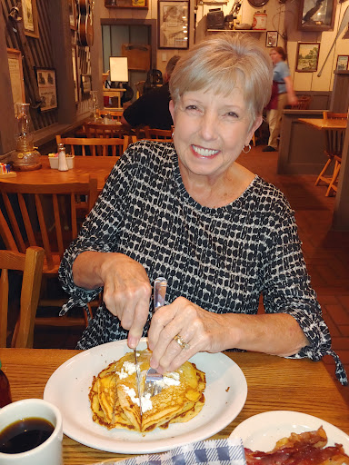 American Restaurant «Cracker Barrel Old Country Store», reviews and photos, 260 Vaughan Ln, Pell City, AL 35125, USA