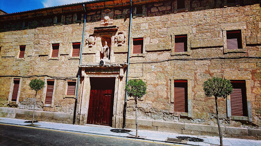 Centro Privado de Enseñanza Santa Teresa de Jesús en Cdad. Rodrigo