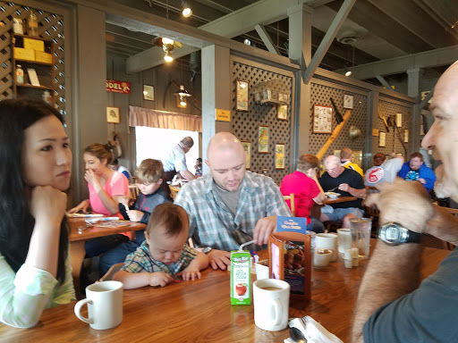 American Restaurant «Cracker Barrel Old Country Store», reviews and photos, 200 Cracker Barrel Dr, Clarksville, TN 37040, USA