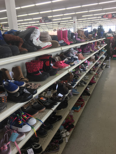 Thrift Store «Value World», reviews and photos, 11900 Detroit Ave, Lakewood, OH 44107, USA