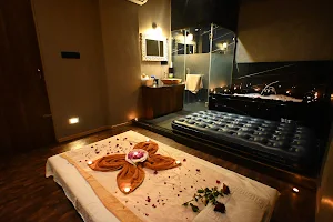 Royal Oak Spa In CBD Belapur image