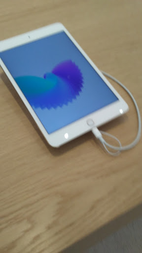 Computer Store «Apple Jordan Creek», reviews and photos, 101 Jordan Creek Pkwy, West Des Moines, IA 50266, USA