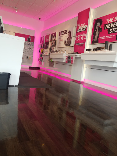 T-Mobile, 215 S Brea Blvd #4, Brea, CA 92821, USA, 