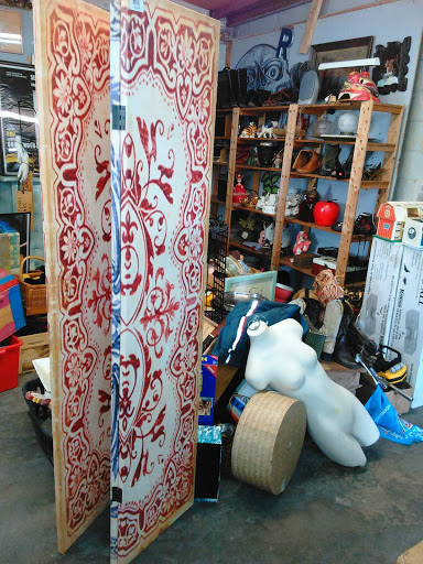 Thrift Store «Tin Lizard Thrift and Antique», reviews and photos, 507 W Walnut St, Garland, TX 75040, USA