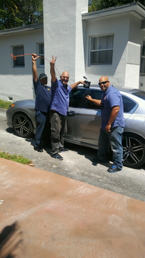 Locksmith «Cerrajeria Caraballo Locksmith Miami», reviews and photos, 1270 SW 8th St, Miami, FL 33135, USA