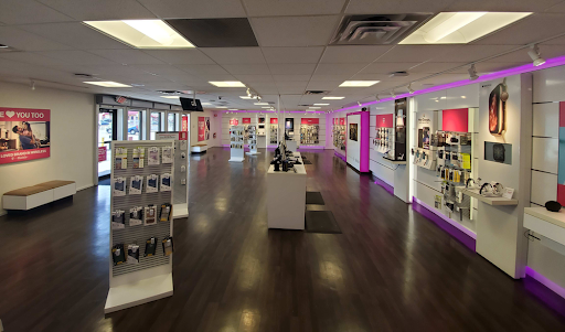 Cell Phone Store «T-Mobile», reviews and photos, 4400 Central Ave NE, Columbia Heights, MN 55421, USA