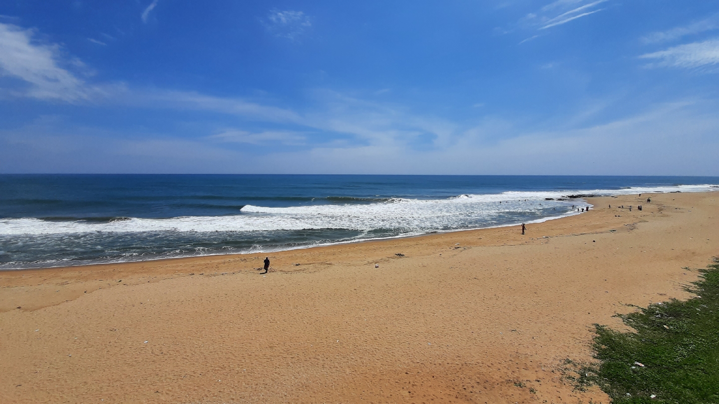 Fotografija Kovalam Beach z svetel pesek površino