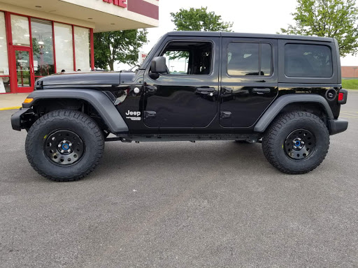 Tire Shop «Discount Tire Store - Naperville, IL», reviews and photos, 535 Fort Hill Dr, Naperville, IL 60540, USA