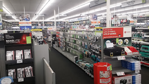 Office Supply Store «Staples», reviews and photos, 24-41 31st St, Astoria, NY 11102, USA