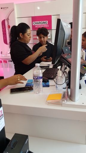 Cell Phone Store «T-Mobile», reviews and photos, 658 Bloomington Ave, Rialto, CA 92376, USA