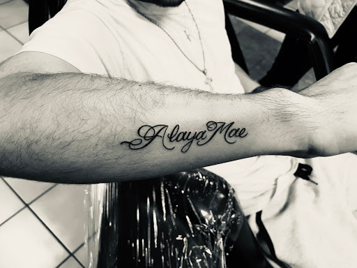 Explore queen bee tattoo ideas, creative tattoo ideas in Albuquerque, available at Albuquerque Ink Tattoo